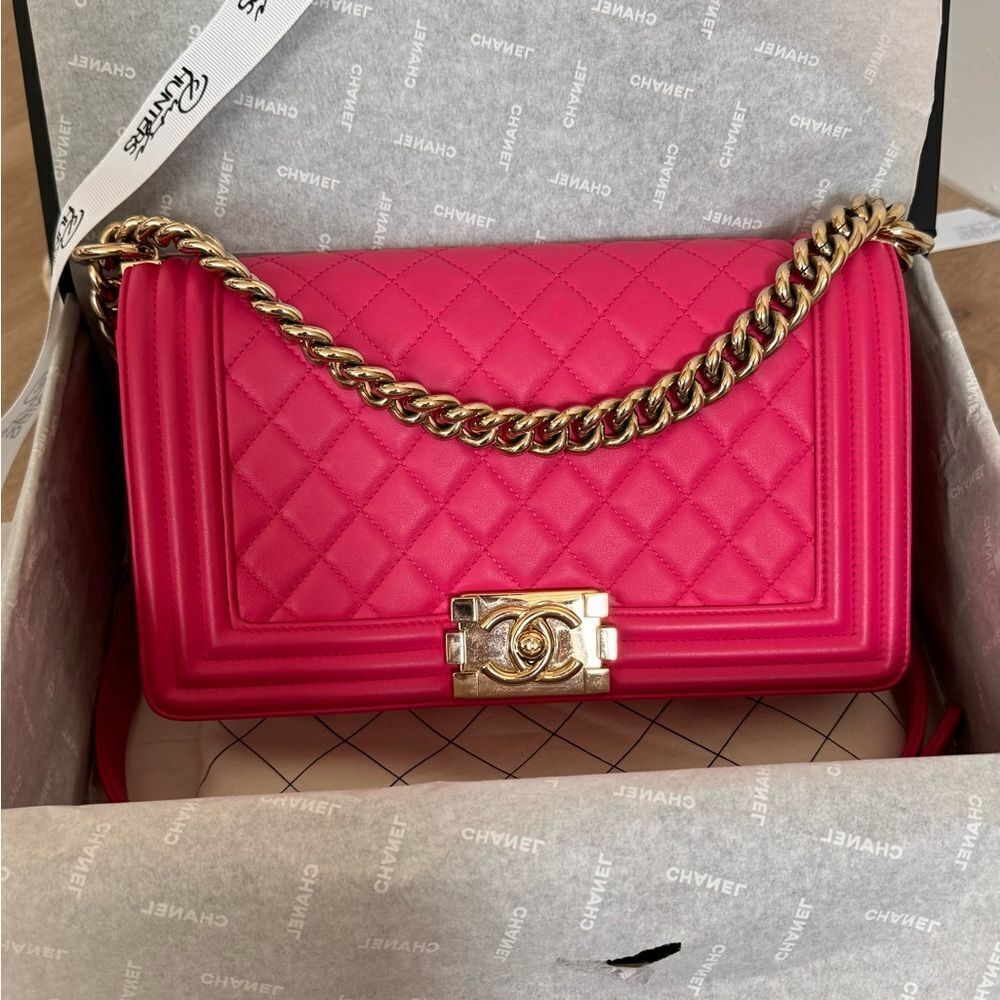 100% authentic CHANEL old medium boy bag pink lambskin gold hardware